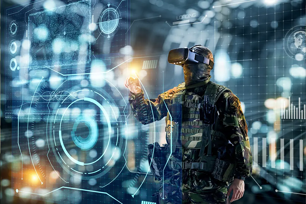 Soldat mit Datenbrille vor einer eingeblendeten digitalen Oberfläche